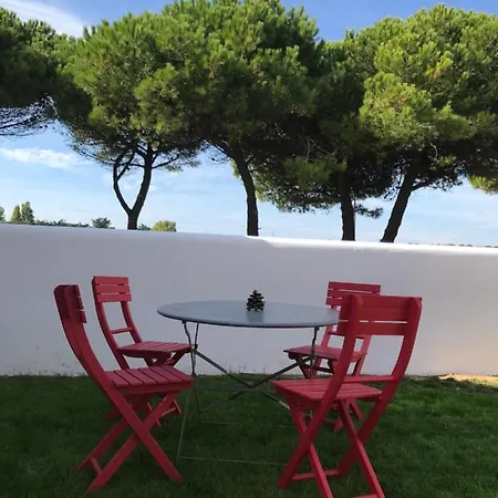 Fleur De Pin Ars En Re Bed & Breakfast *